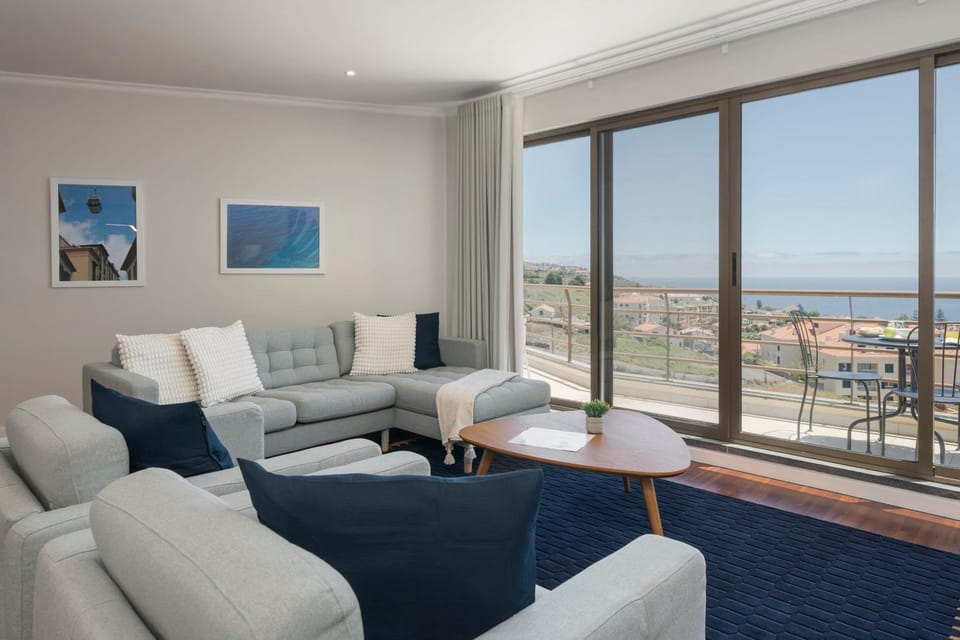 Balcony/Terrace, Living room, Seating area, Sea view
