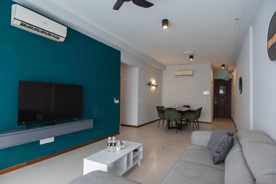 Family Seaview Suite with 3 Rooms by The Only Bnb House in Tanjung Bungah