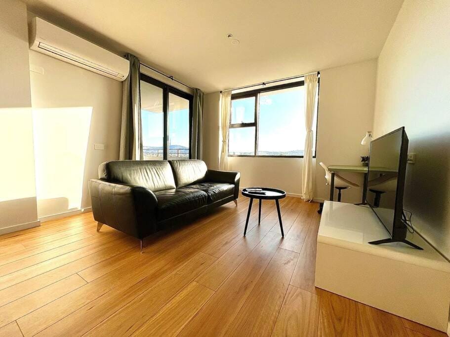 Brand New 2B2B Apt (City, Chinatown, free Parking) Apartment in Canberra