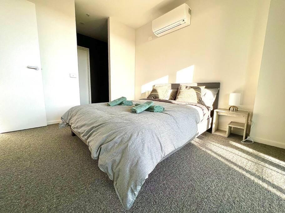 Brand New 2B2B Apt (City, Chinatown, free Parking) Apartment in Canberra