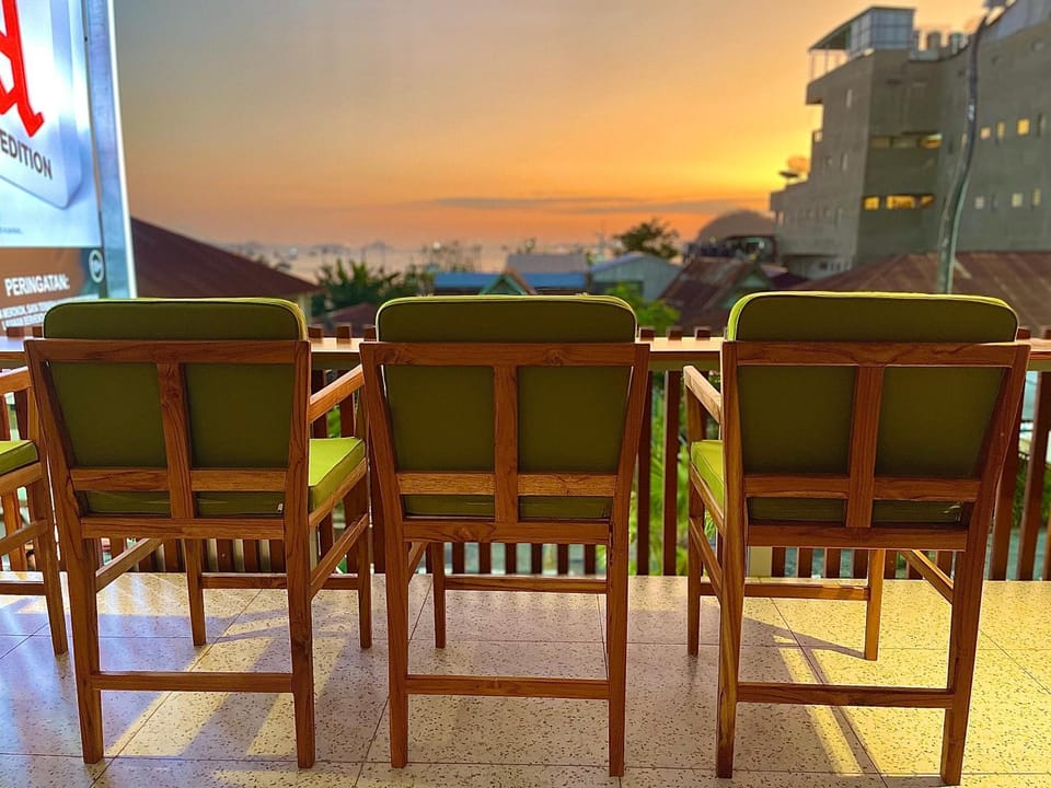 Natural landscape, View (from property/room), Balcony/Terrace, Seating area, Sea view, Sunset