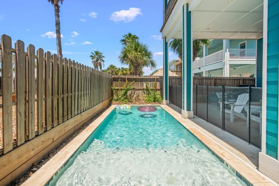 Patio, Garden, Swimming pool