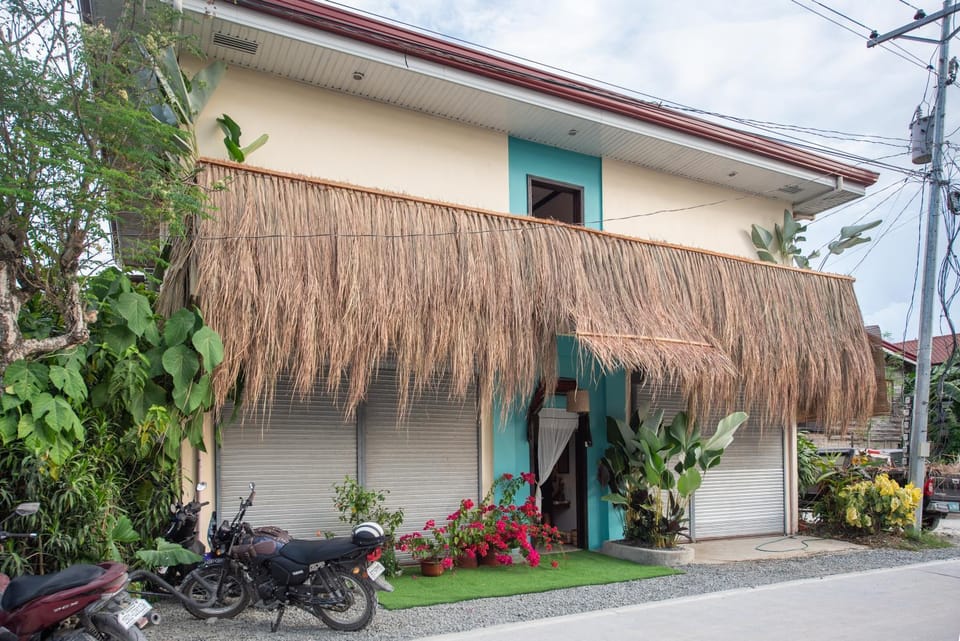 Property building, Facade/entrance, Day, Garden, Parking, Internal: Not applicable to any particular room