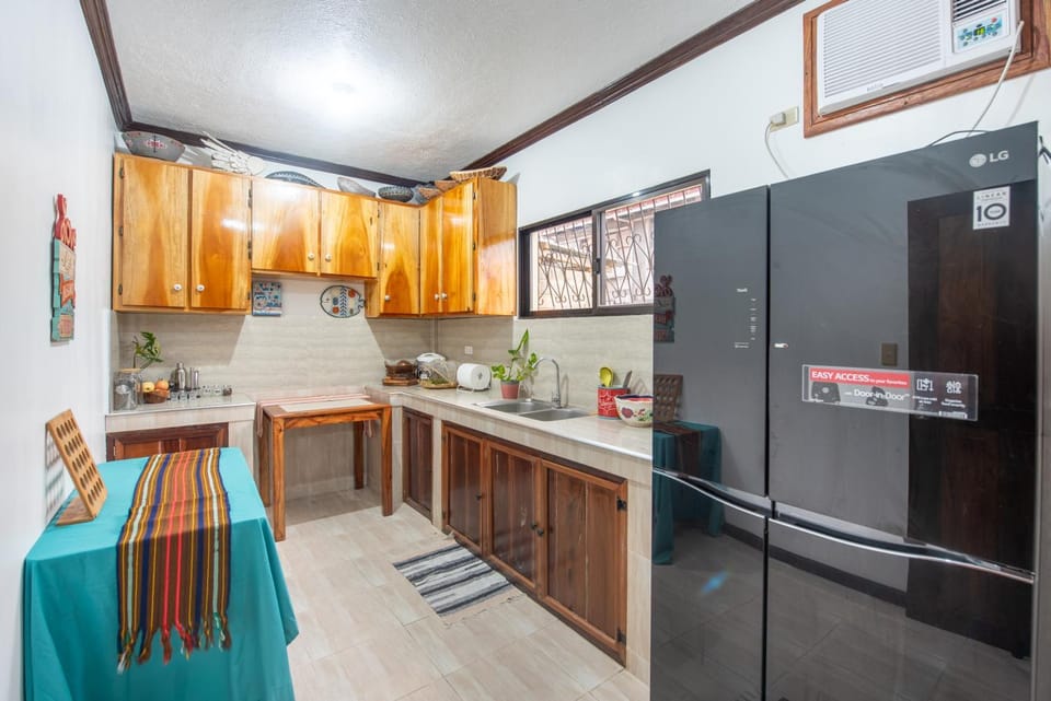 Kitchen or kitchenette, Dining area, stove, Internal: Not applicable to any particular room