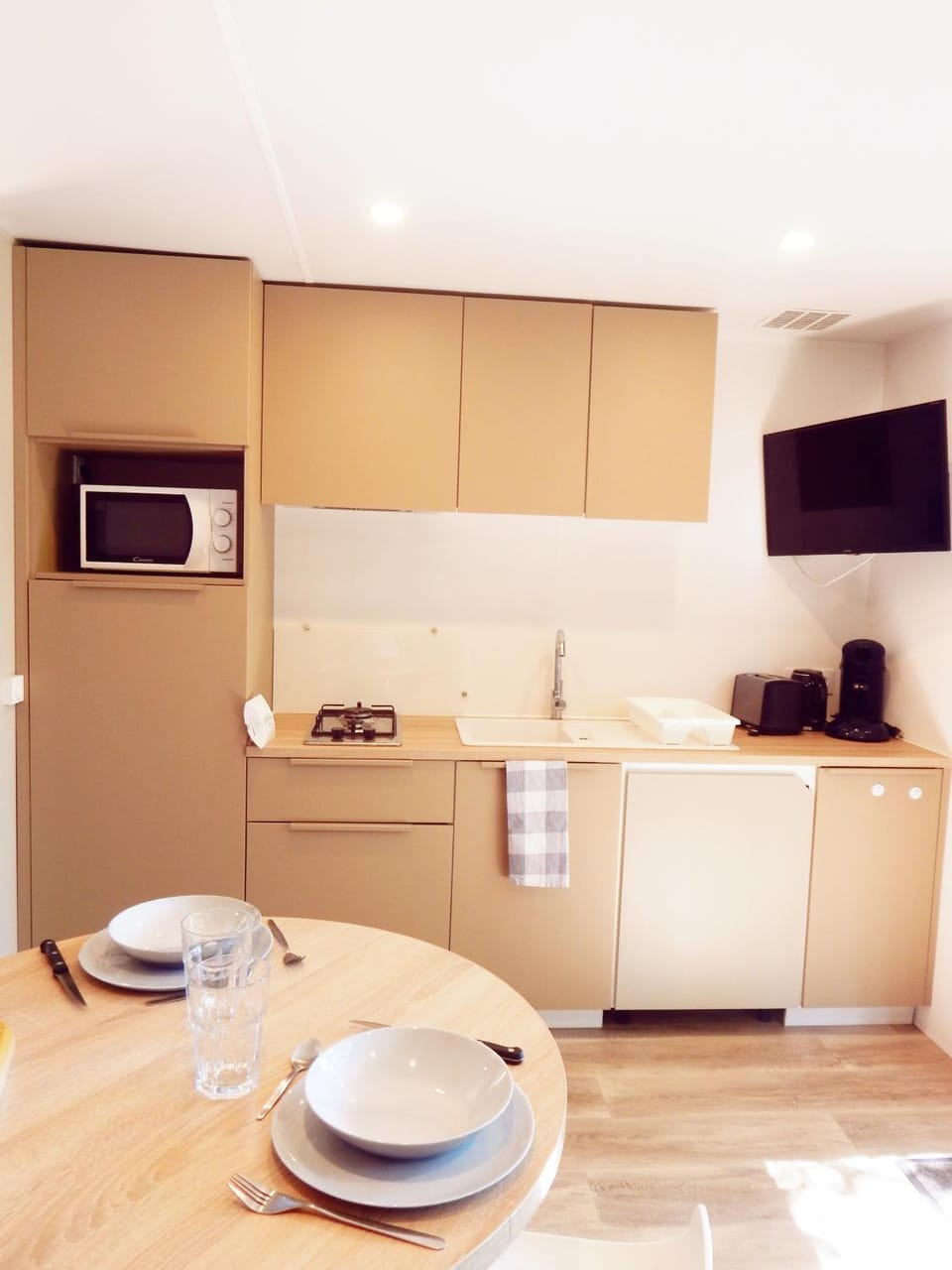 Kitchen or kitchenette, Dining area, pet friendly