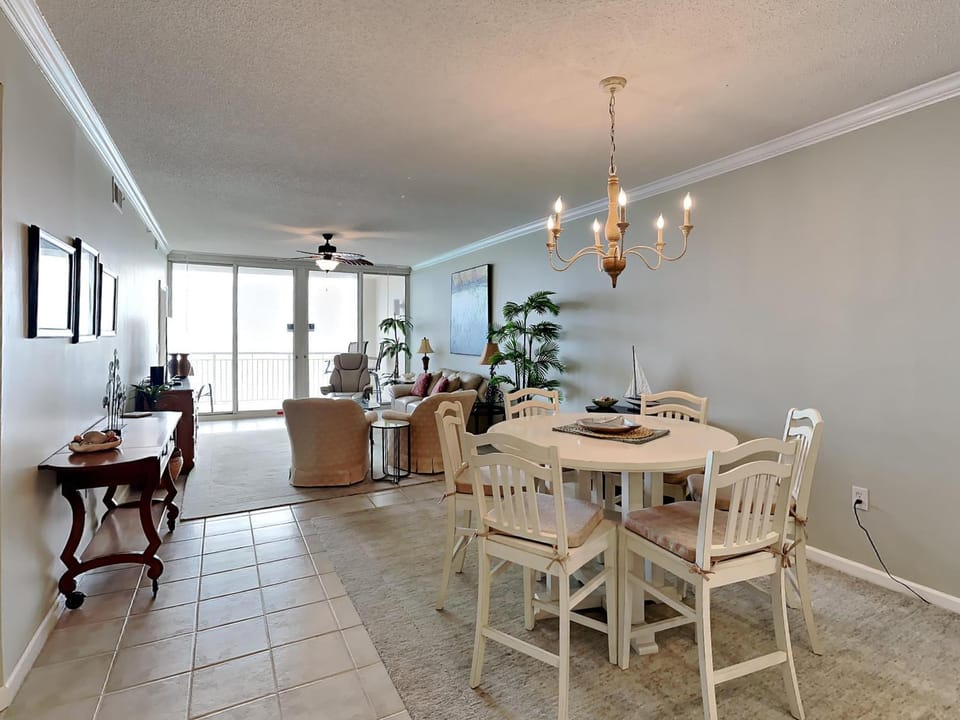View (from property/room), Balcony/Terrace, Living room, Seating area, Dining area, furniture