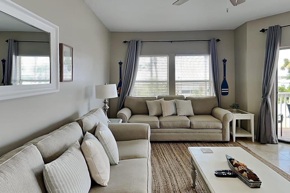 Living room, Seating area, furniture