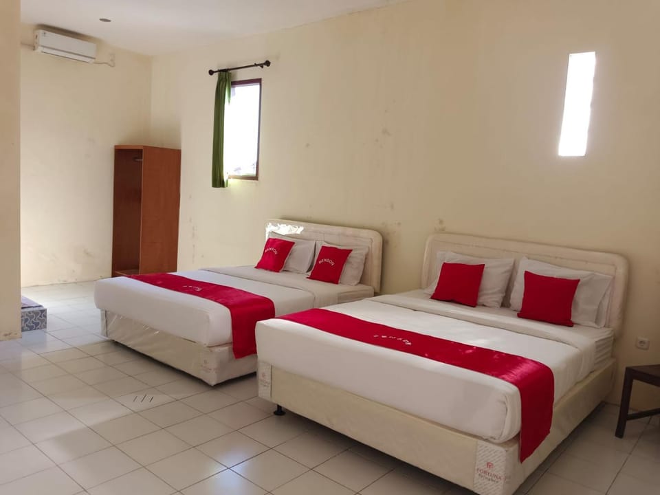 Bed, air conditioner