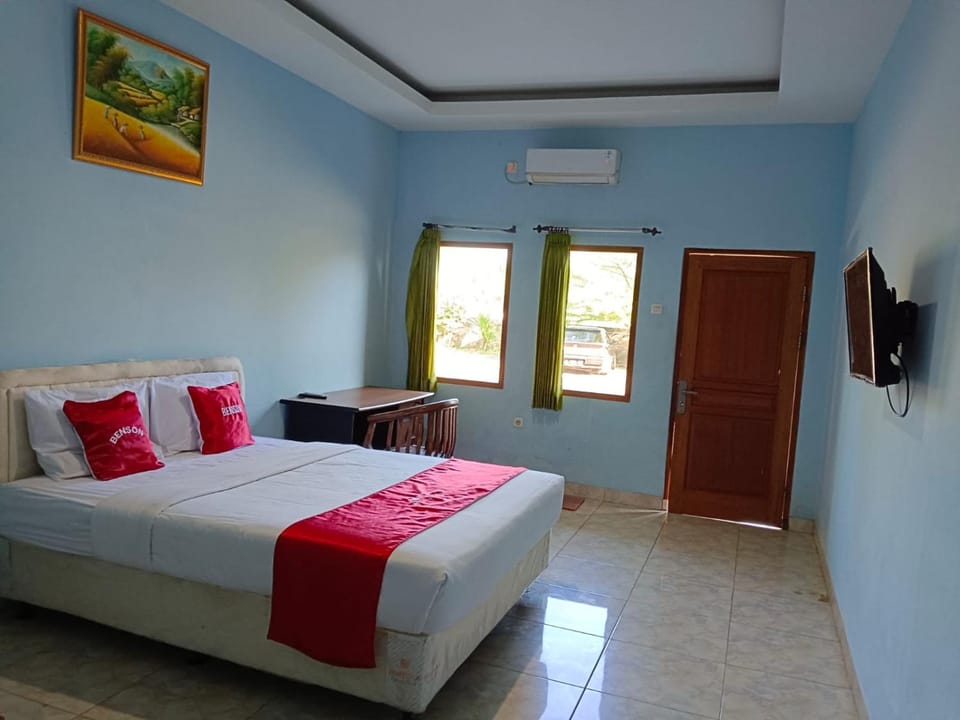Bed, TV and multimedia, air conditioner
