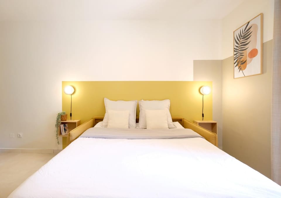 Studio rénové, 5mn plage, terrasse, clim, vélos Apartment in French Riviera