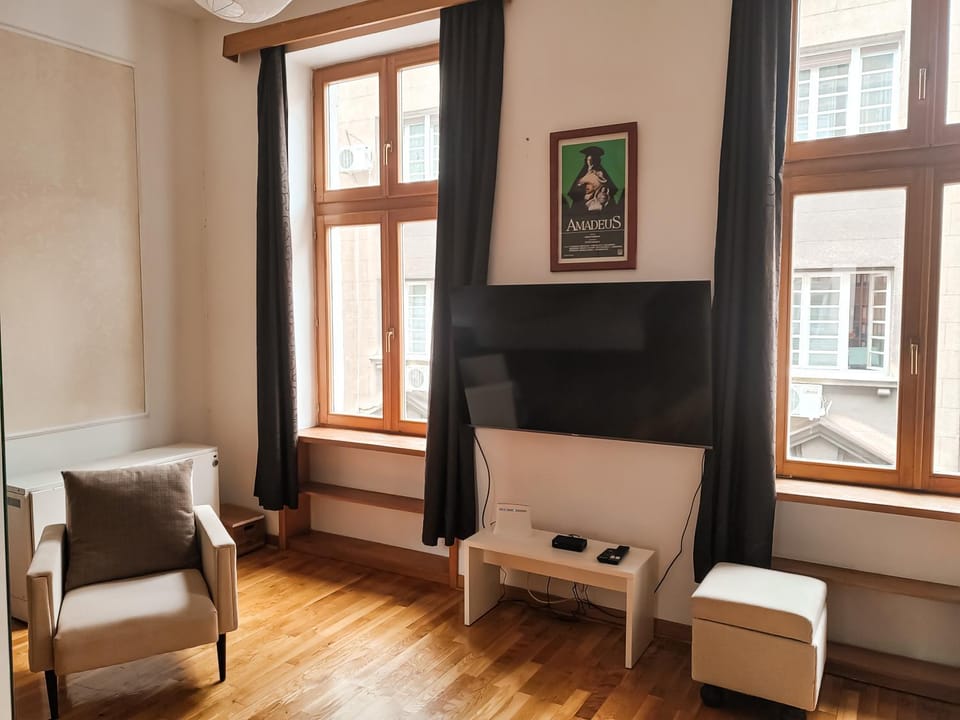 TV and multimedia, Seating area