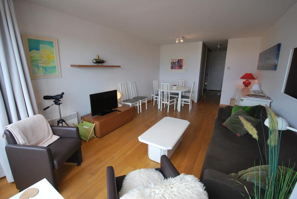 Living room, Photo of the whole room