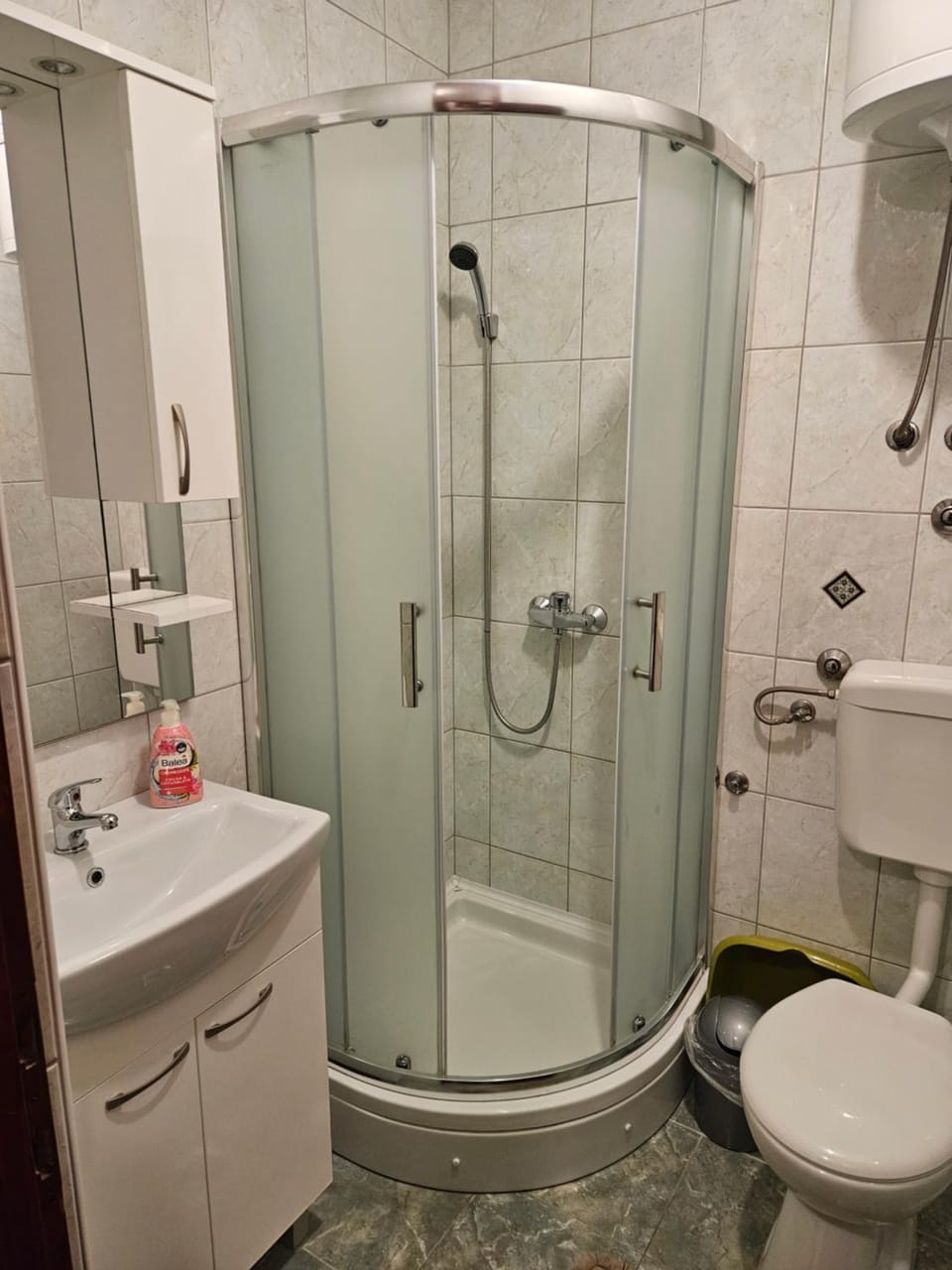 Shower, Toilet
