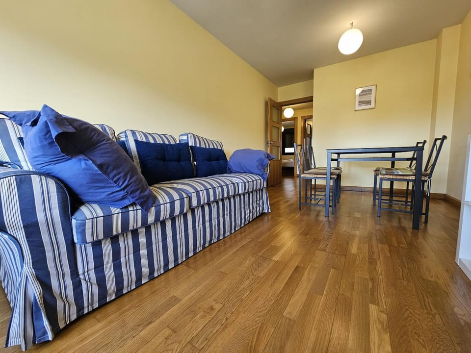 1A106 Amplio y cómodo apartamento by R2R Consulting Apartment in Gijón