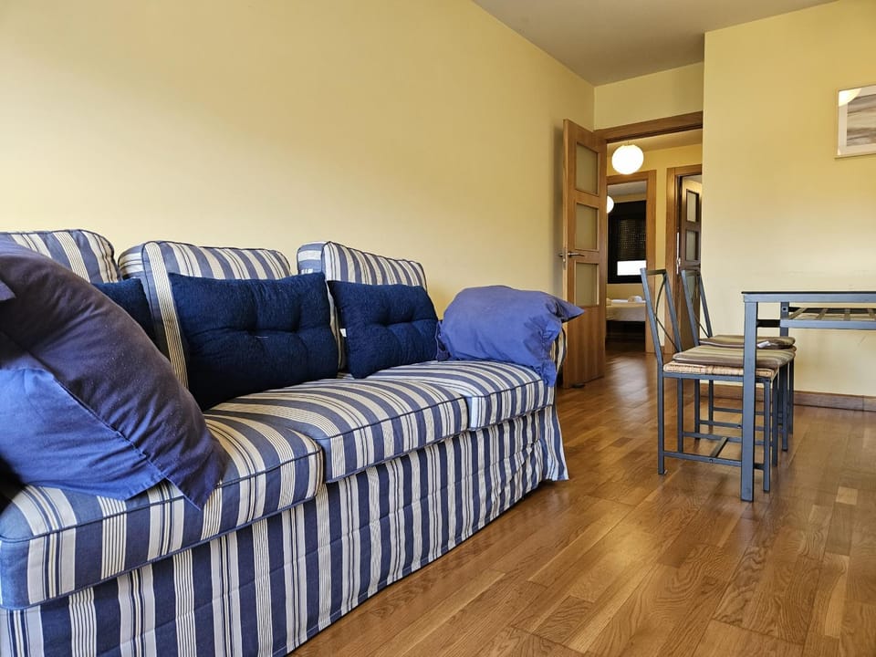 1A106 Amplio y cómodo apartamento by R2R Consulting Apartment in Gijón