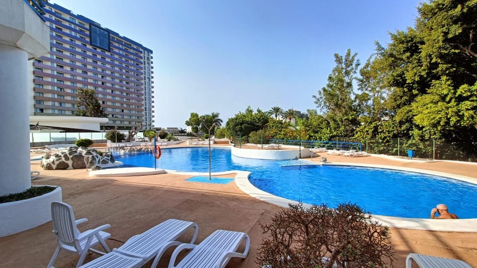 Property building, Pool view, Swimming pool, Swimming pool, sunbed