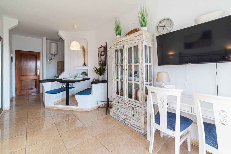 TV and multimedia, Seating area, Dining area