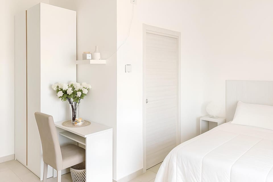 Bed, Photo of the whole room, Seating area, wardrobe