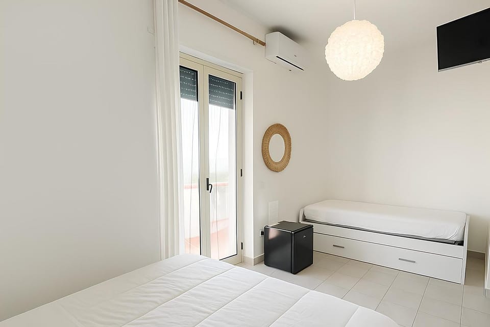 TV and multimedia, Photo of the whole room, air conditioner