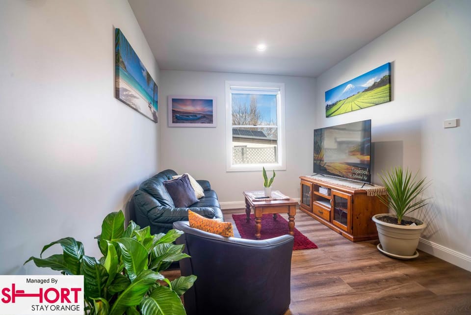 TV and multimedia, Living room, Evening entertainment