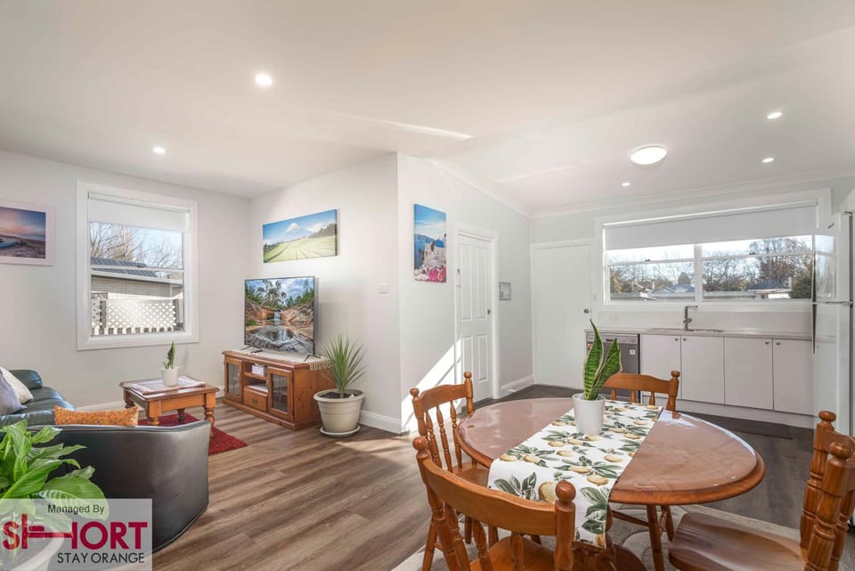 TV and multimedia, Kitchen or kitchenette, Living room, Dining area