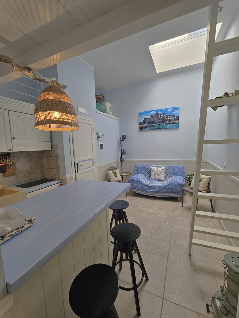 Coffee/tea facilities, Dining area, heating, wardrobe, kitchen, air conditioner