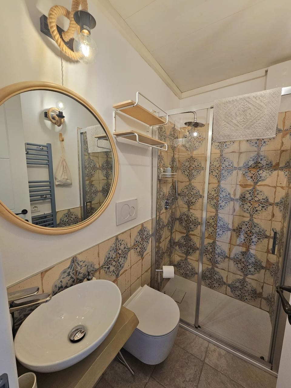 Shower, Bathroom, hair dryier, heating, towels