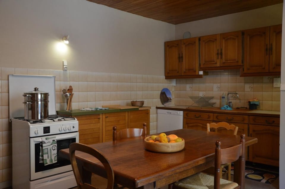 Property building, Kitchen or kitchenette, Living room