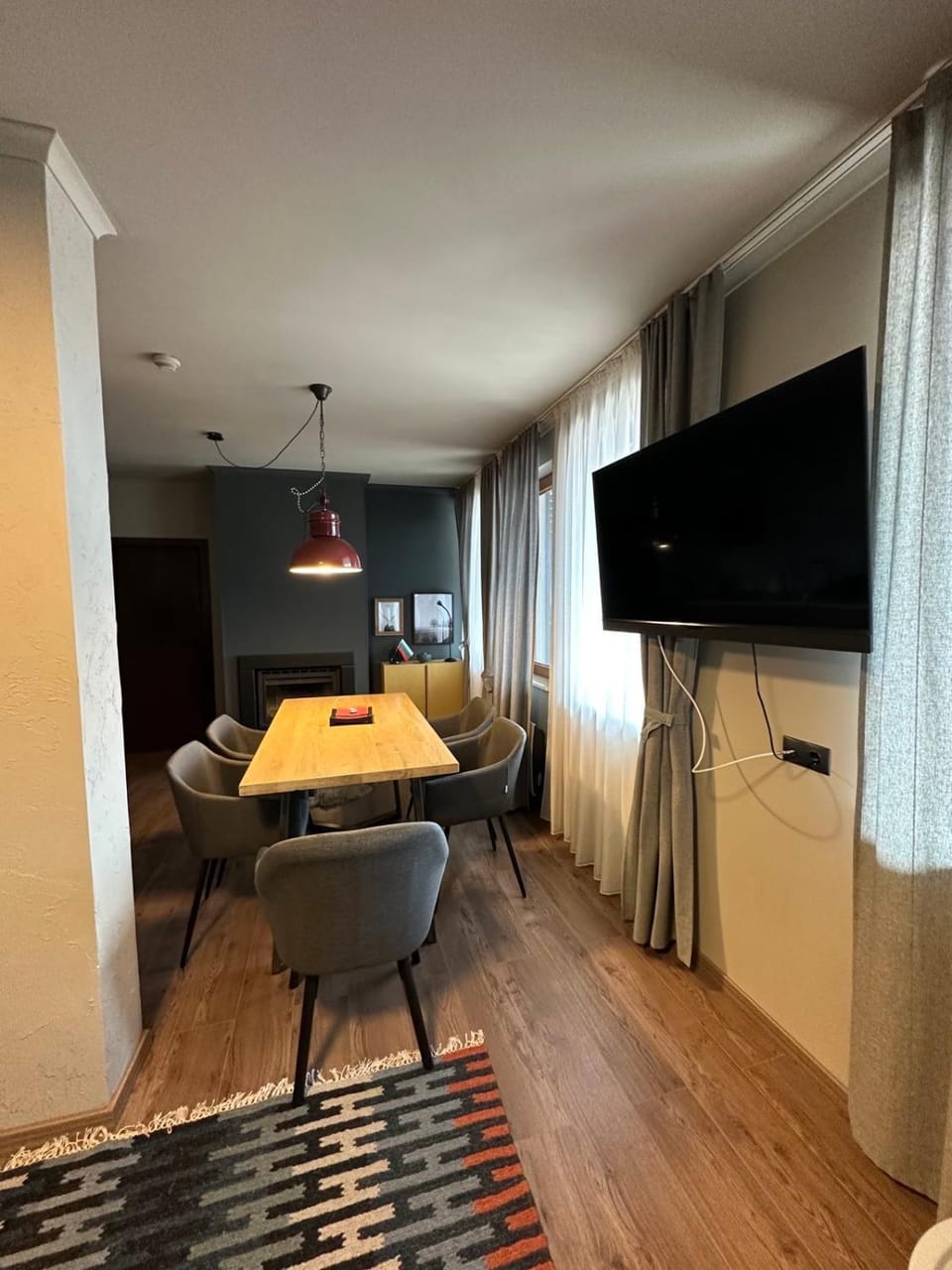 Communal lounge/ TV room, TV and multimedia, Dining area