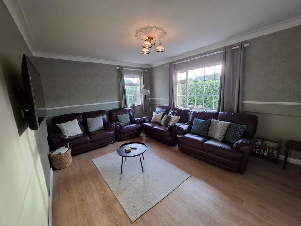 TV and multimedia, Living room, Seating area