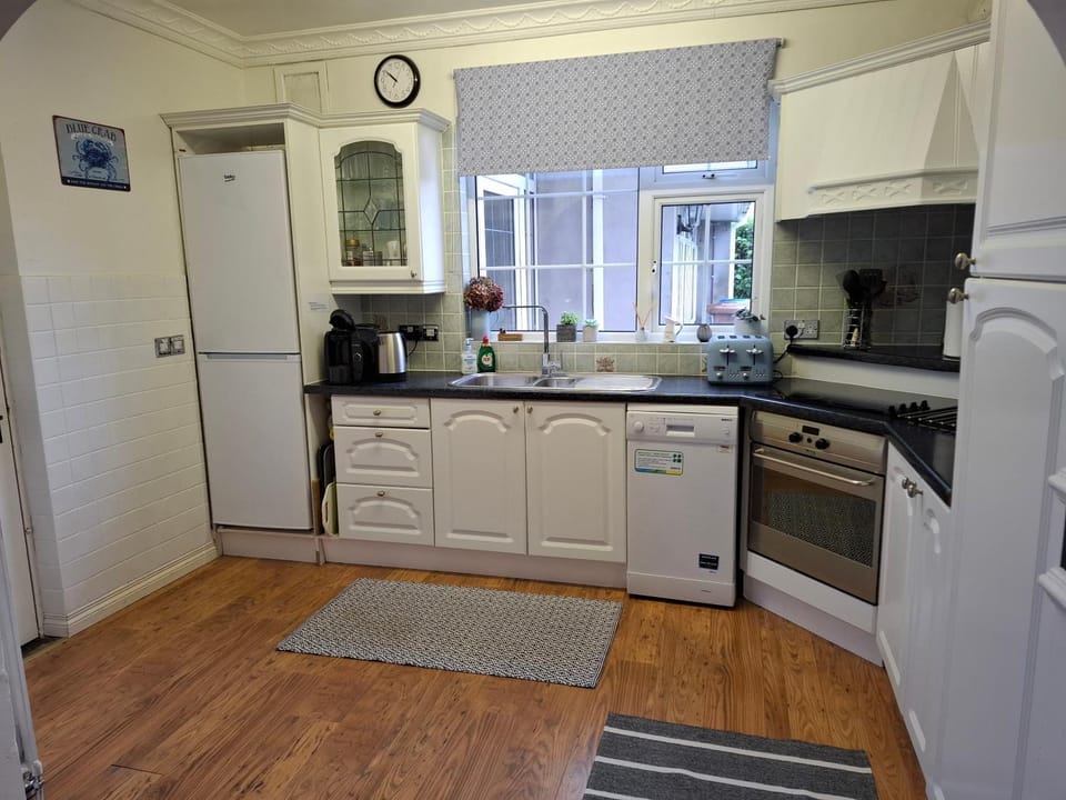 Kitchen or kitchenette, dishwasher, oven, pet friendly, stove, toaster