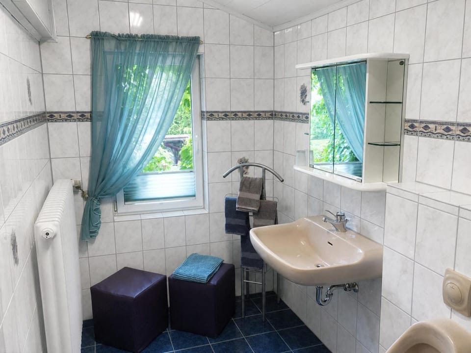 Toilet, Bathroom, towels