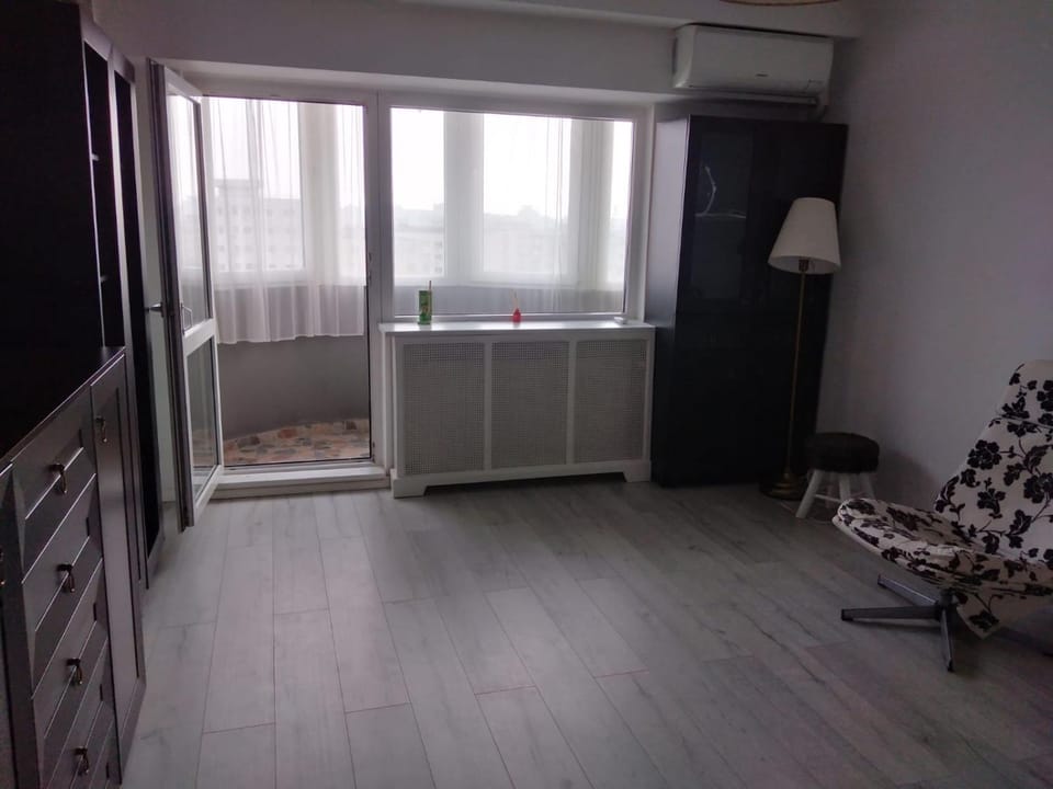 Bed, air conditioner