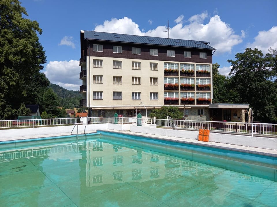 Property building, Day, Swimming pool, Swimming pool