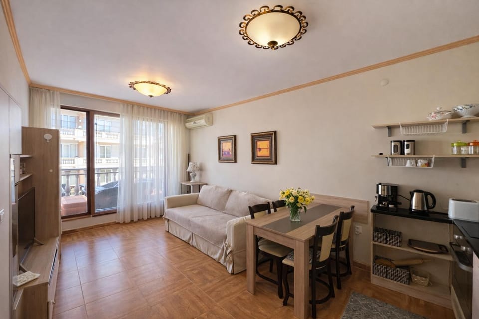 TV and multimedia, Coffee/tea facilities, Living room, Photo of the whole room, Seating area