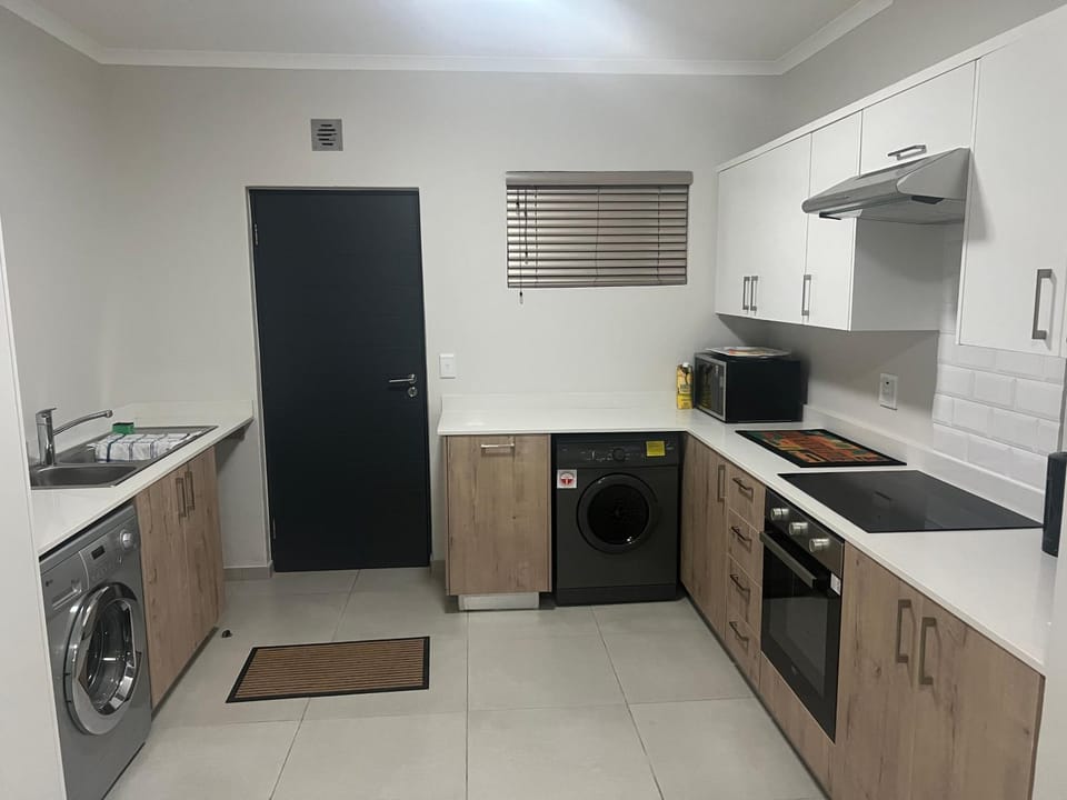 Fun modern two bed apartment in fourways Apartment in Sandton