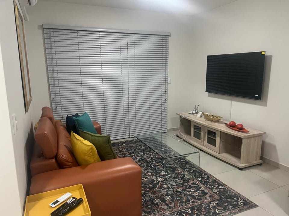 Fun modern two bed apartment in fourways Apartment in Sandton