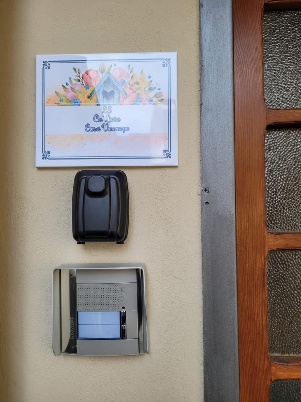 Facade/entrance, safe