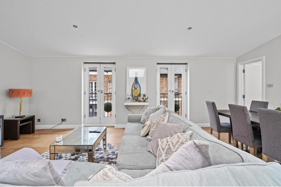 3 Bed City Centre House Sleeps 6 - Parking Wifi House in London
