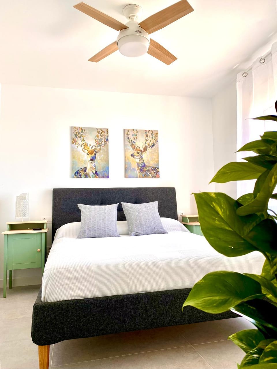 Bed, Photo of the whole room, Bedroom, fireplace