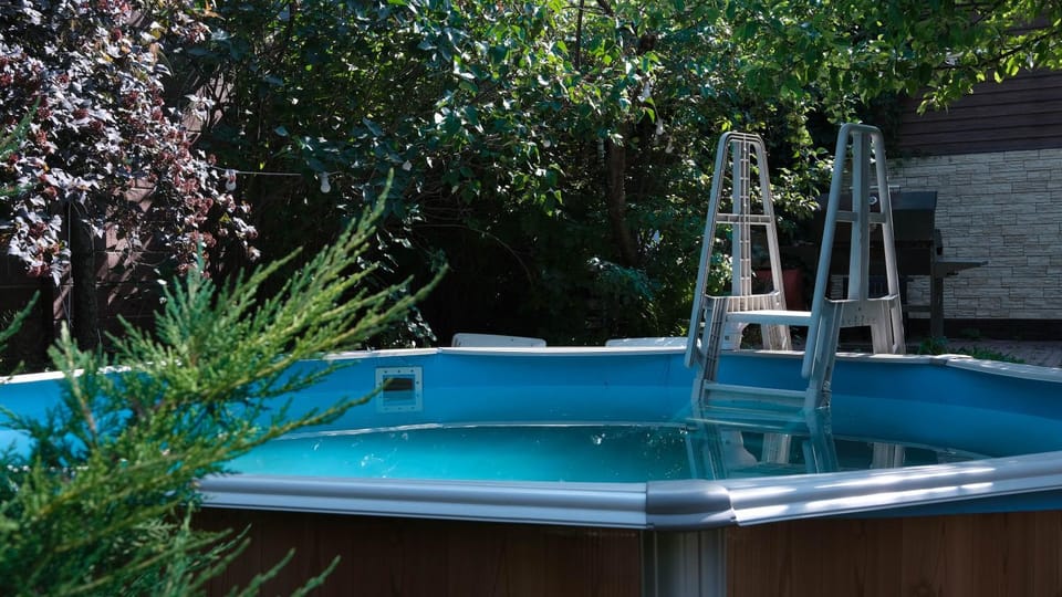 Day, Swimming pool