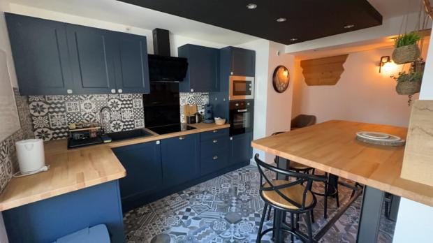 Dining area, pet friendly, stove