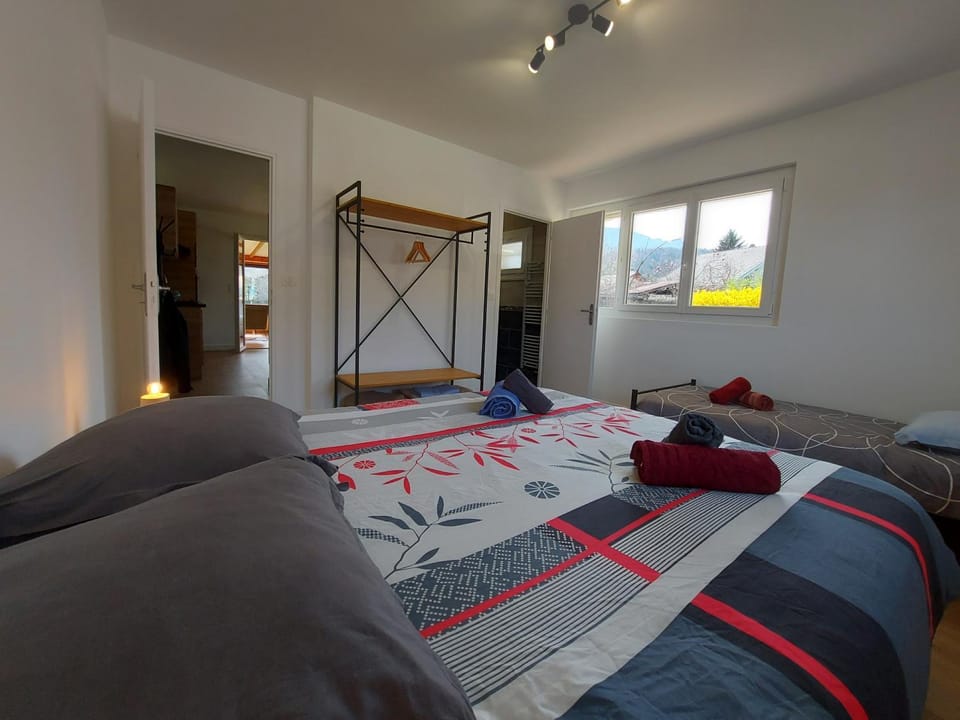 Bed, Photo of the whole room, Bedroom