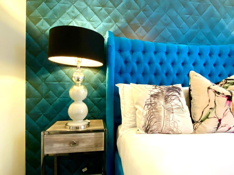Stunning Apartment Suite - Free Parking & WiFi! Apartment in Poole