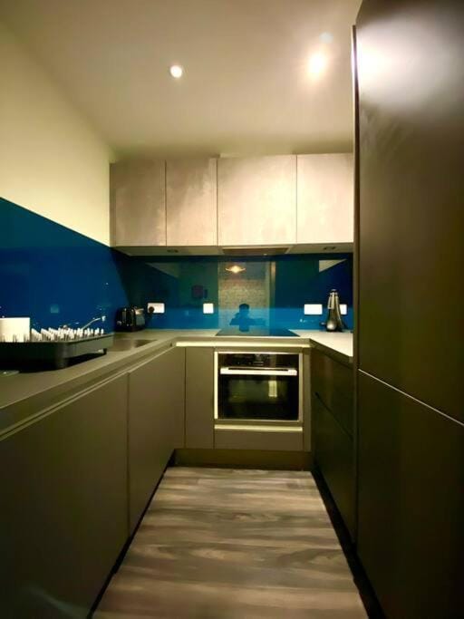 Stunning Apartment Suite - Free Parking & WiFi! Apartment in Poole