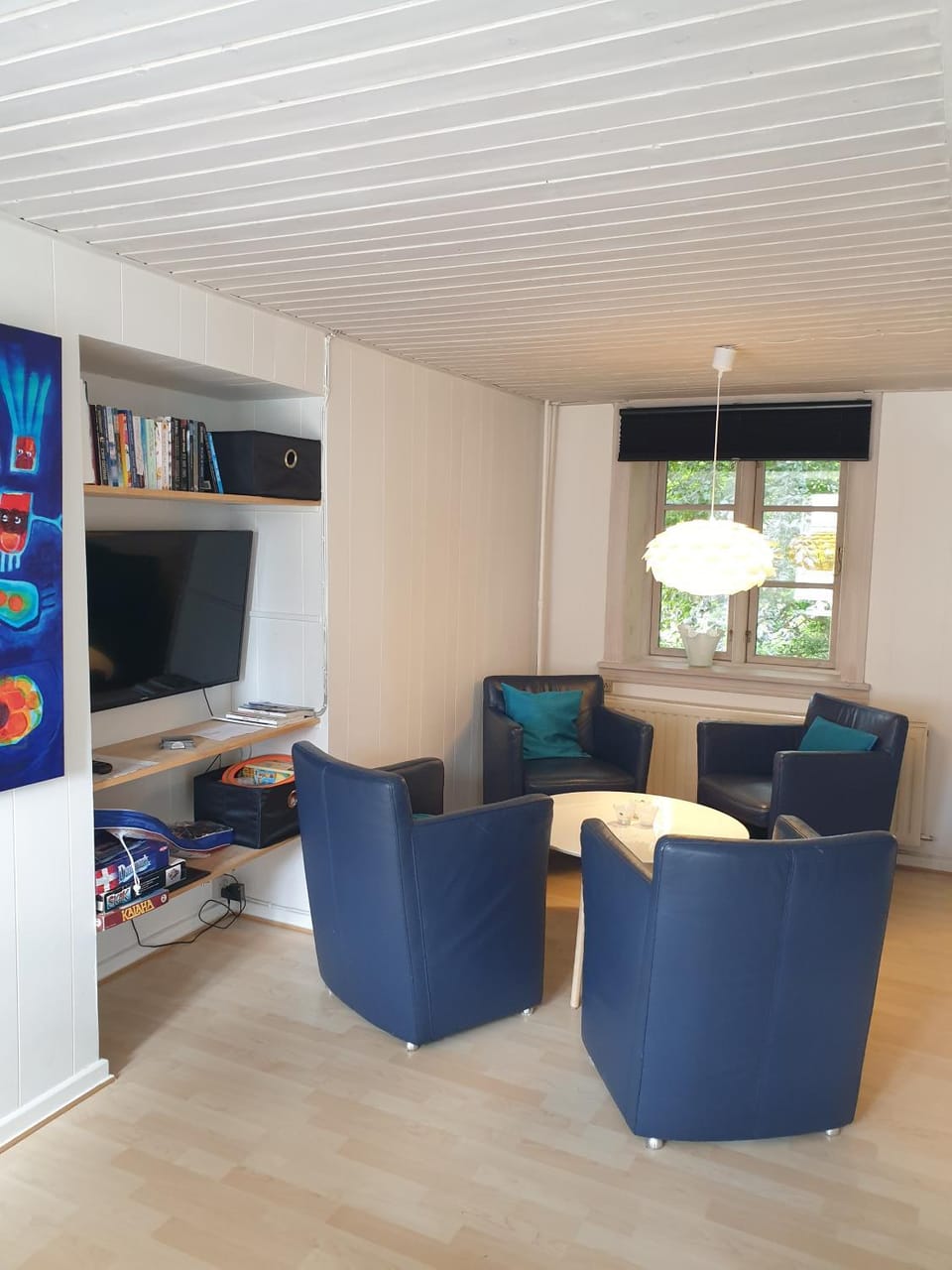 Living room, Seating area, Evening entertainment
