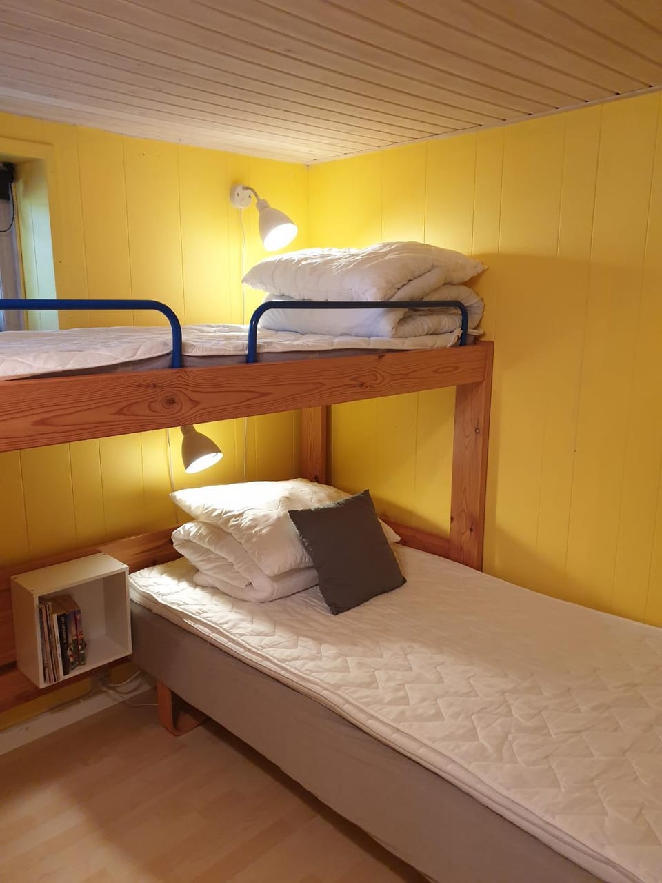 Bedroom, bunk bed