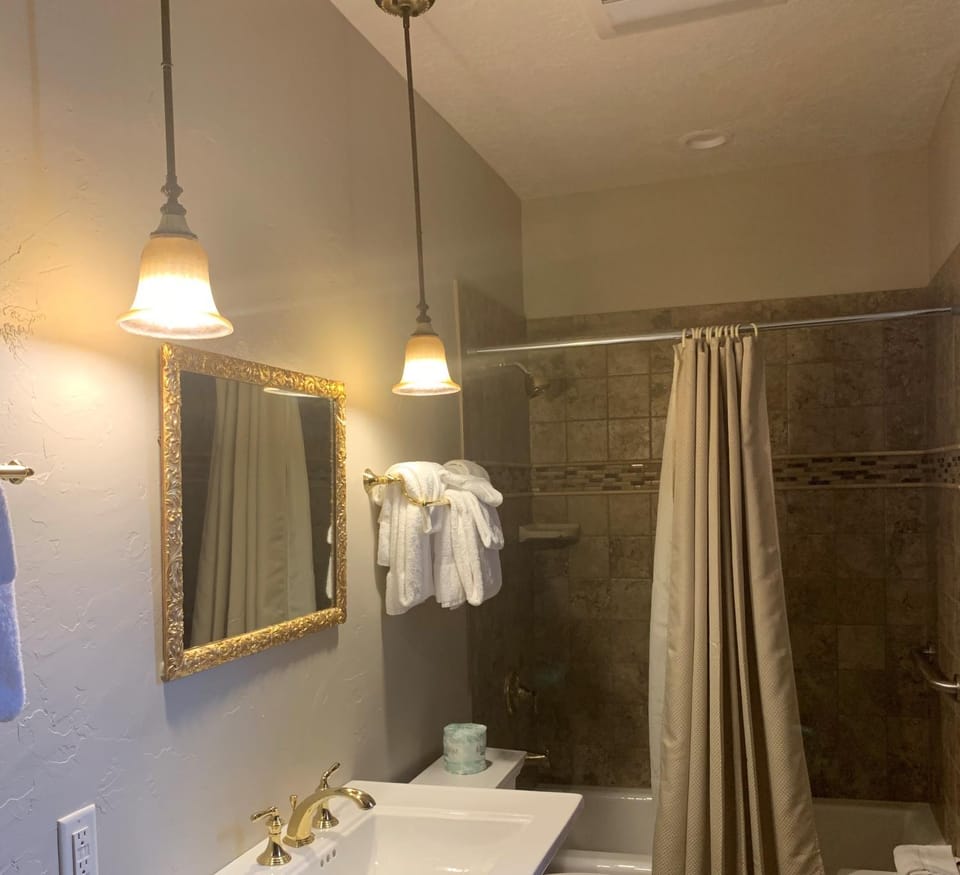 Shower, Bathroom, Bath, towels