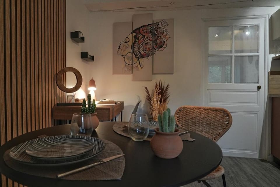 Seating area, Dining area