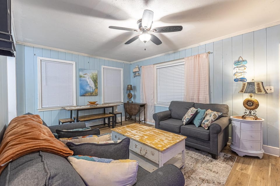 Living room, Seating area, Evening entertainment